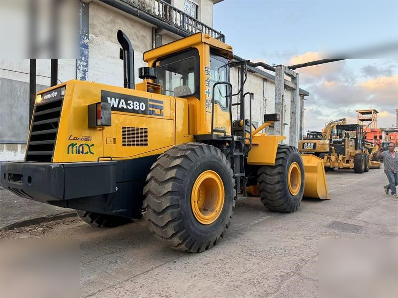 KOMATSU WA380-3 - اللودر بعجل: صور 3 KOMATSU WA380-3 - اللودر بعجل: صور 3