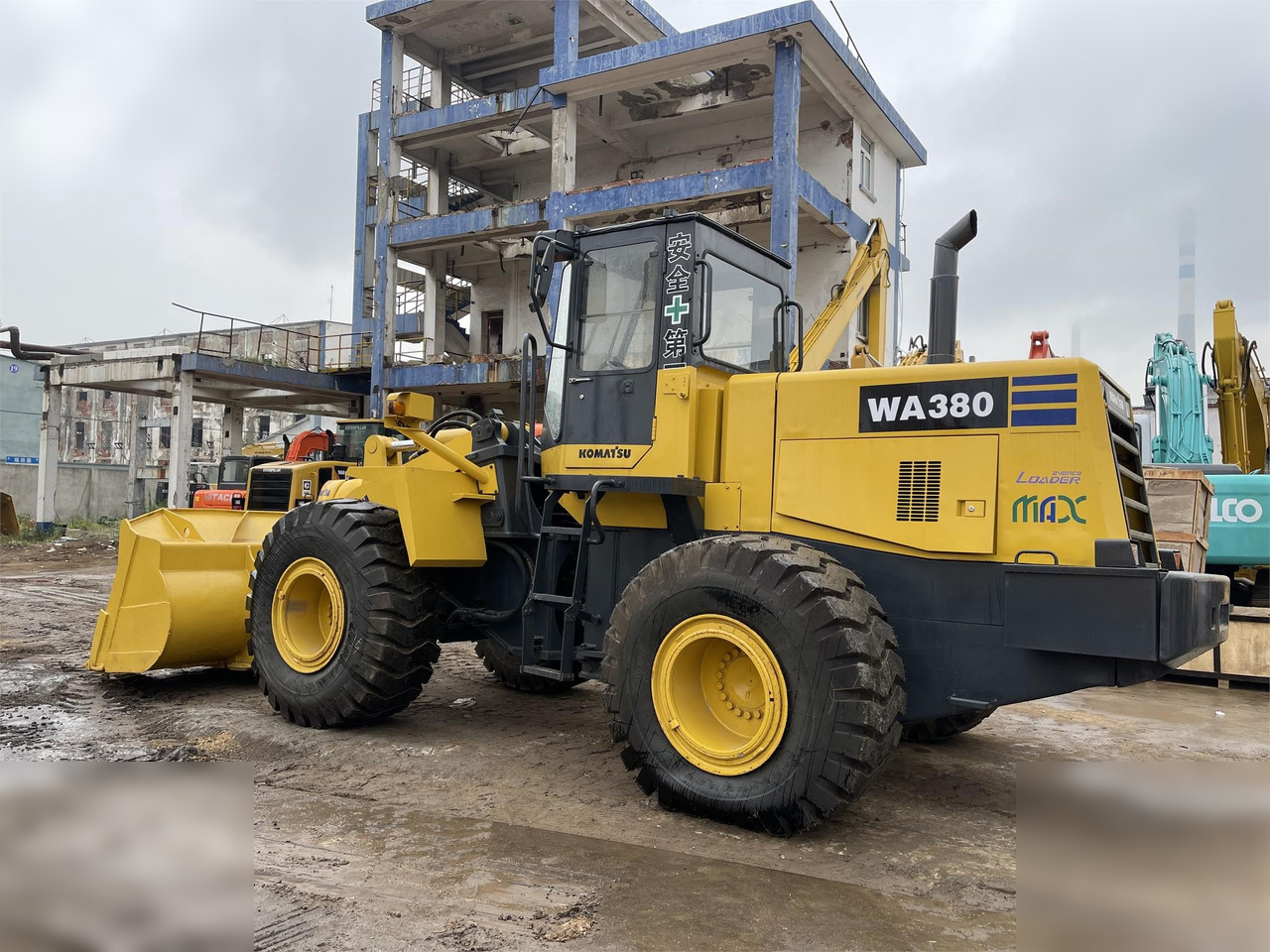 KOMATSU WA380-3 - اللودر بعجل: صور 3 KOMATSU WA380-3 - اللودر بعجل: صور 3