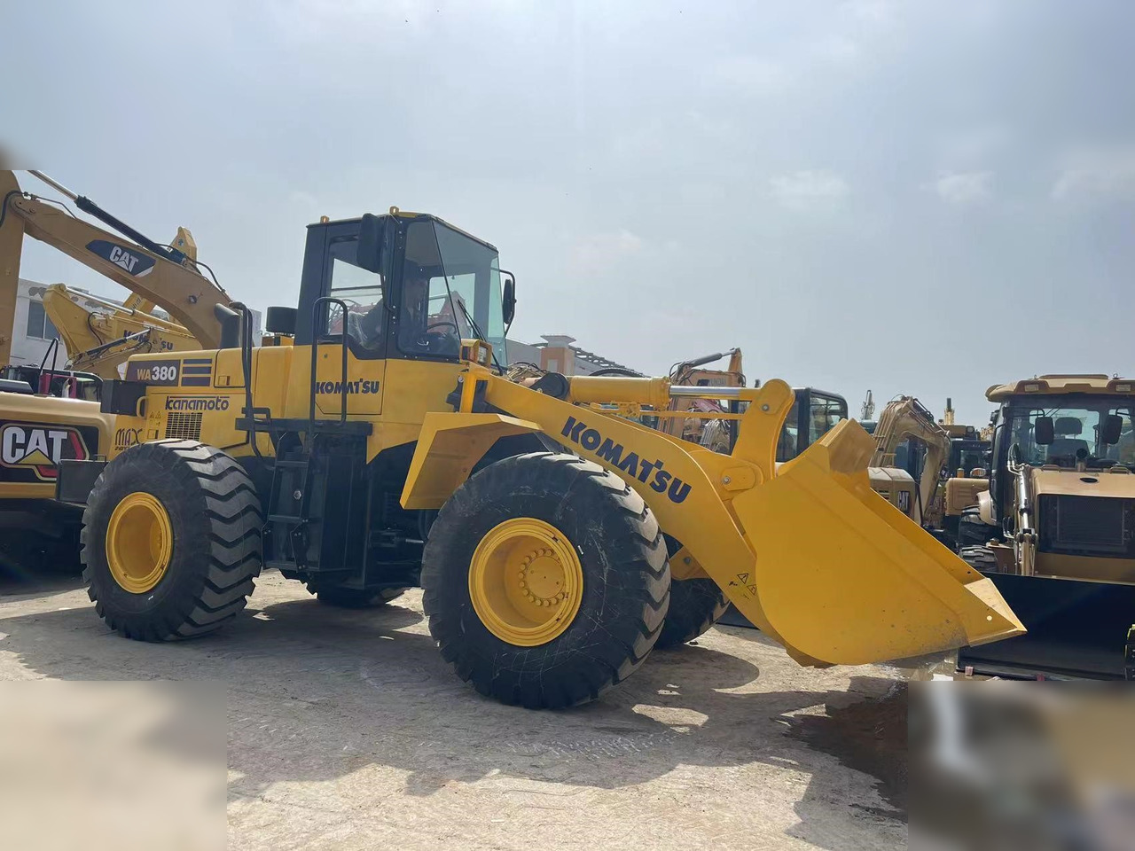 KOMATSU WA380-3 - اللودر بعجل: صور 4 KOMATSU WA380-3 - اللودر بعجل: صور 4