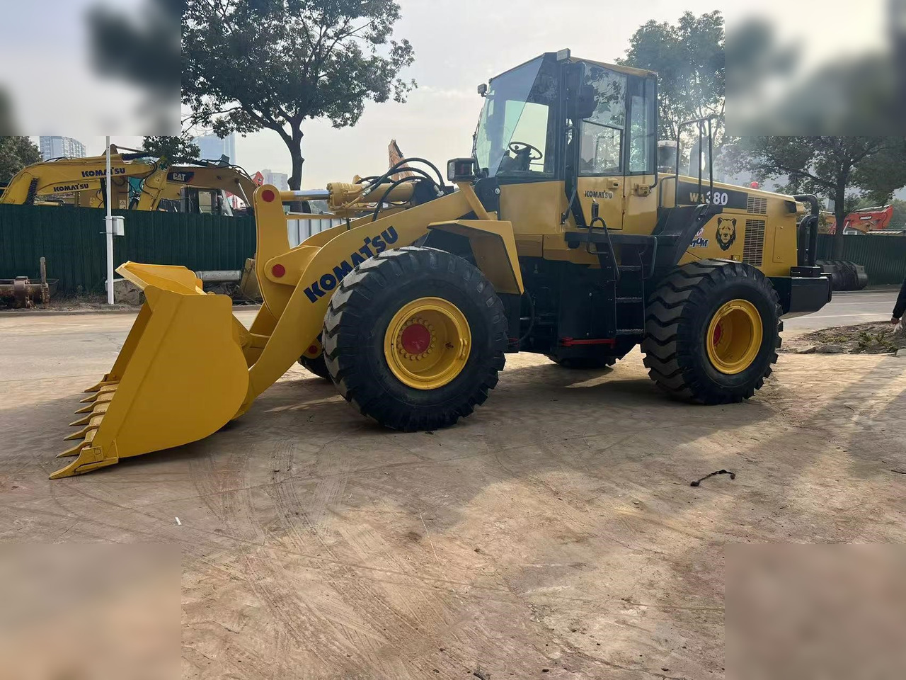 KOMATSU WA380-6 - اللودر بعجل: صور 2 KOMATSU WA380-6 - اللودر بعجل: صور 2