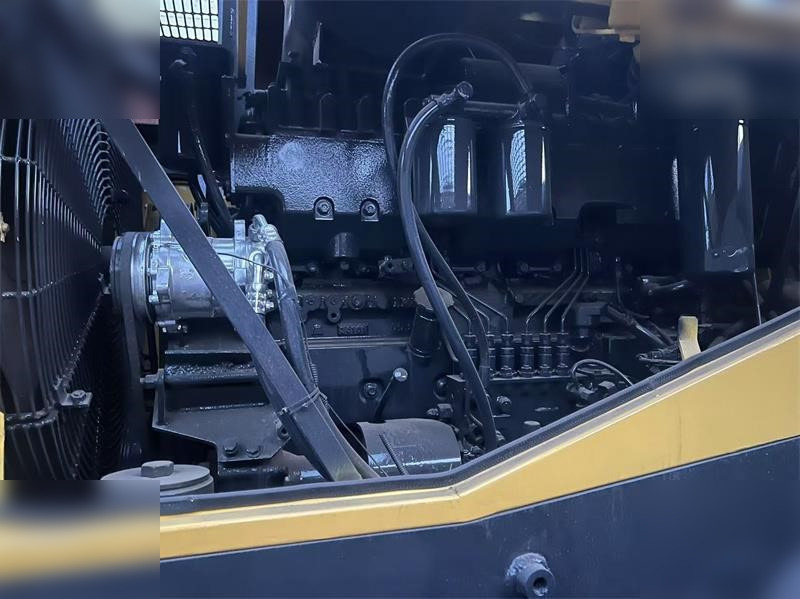 اللودر بعجل KOMATSU WA470-3: صور 6