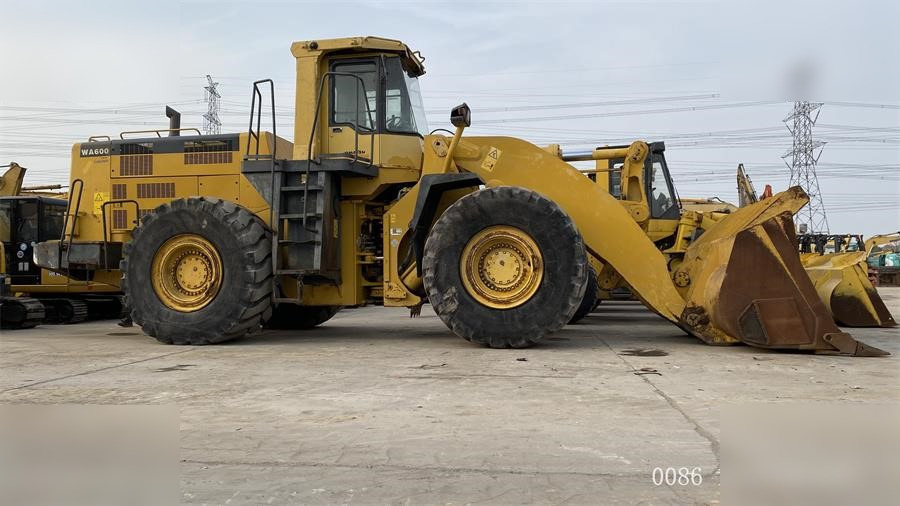 KOMATSU WA600-3 - اللودر بعجل: صور 1 KOMATSU WA600-3 - اللودر بعجل: صور 1