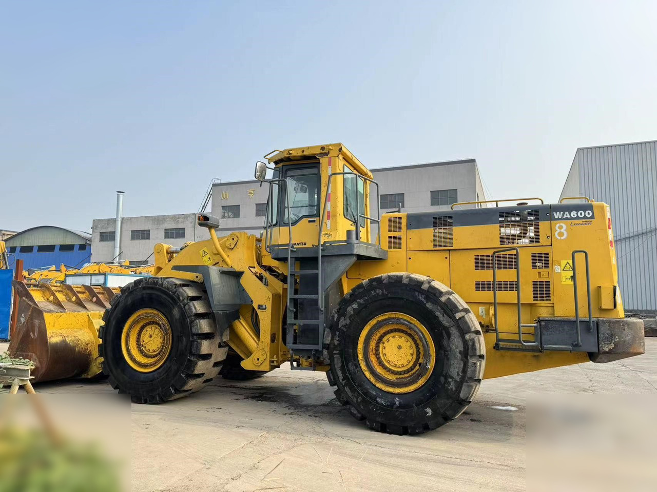 KOMATSU WA600-3 - اللودر بعجل: صور 1 KOMATSU WA600-3 - اللودر بعجل: صور 1