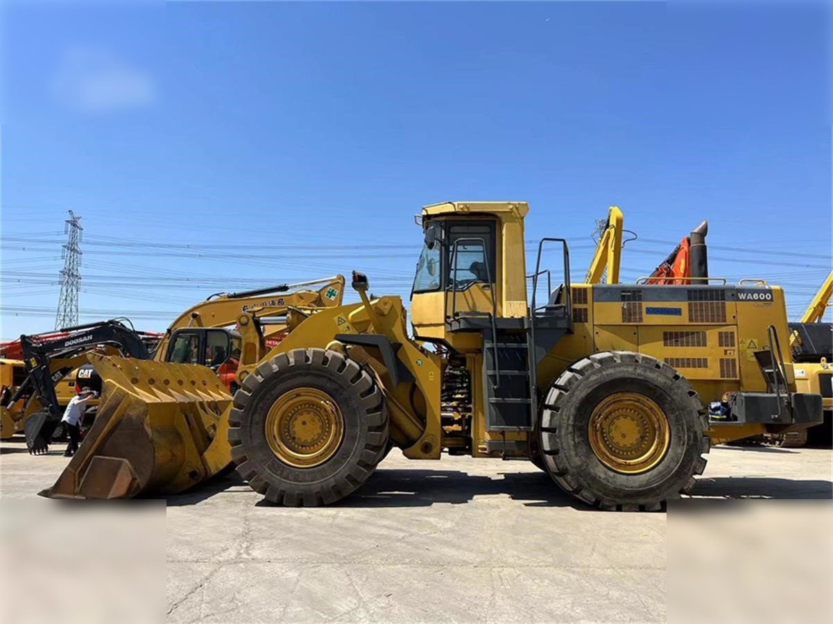 KOMATSU WA600-3 - اللودر بعجل: صور 1 KOMATSU WA600-3 - اللودر بعجل: صور 1