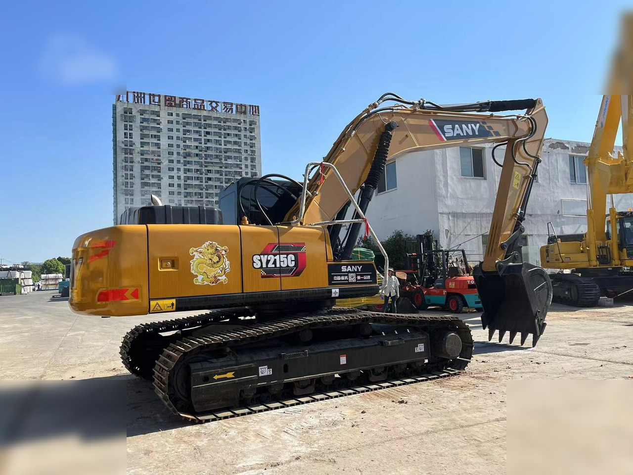 SANY SY215C - حفارات زحافة: صور 4 SANY SY215C - حفارات زحافة: صور 4