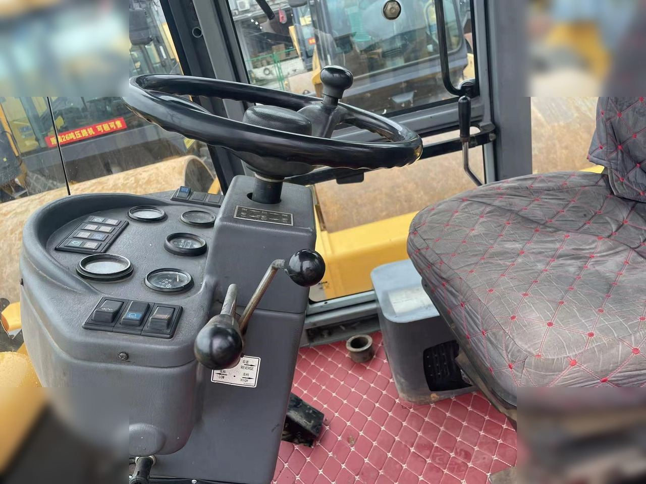 SDLG LGB680 - حفار متعدد الاستخدام: صور 4 SDLG LGB680 - حفار متعدد الاستخدام: صور 4