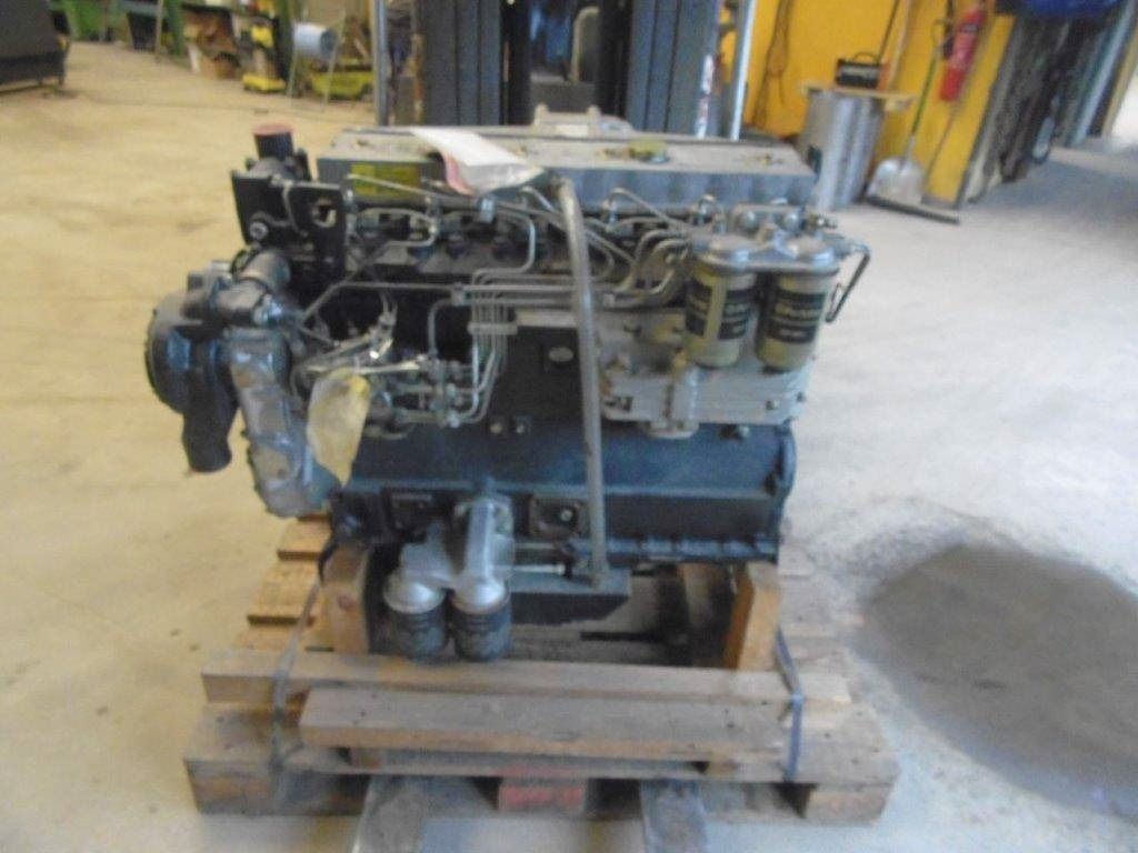 Perkins 6 cyl motor fabriksny YB 30655U5.18678U - المحرك - آلات البناء: صور 2 Perkins 6 cyl motor fabriksny YB 30655U5.18678U - المحرك - آلات البناء: صور 2