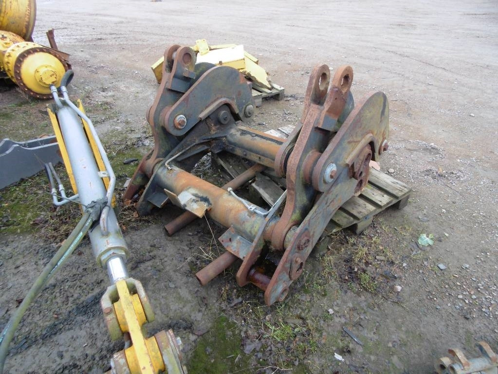 Redskapshållare Volvo L160 - ملحقات - آلات البناء: صور 1 Redskapshållare Volvo L160 - ملحقات - آلات البناء: صور 1