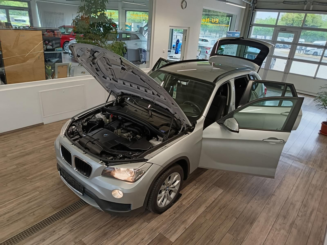 BMW X1 sDrive 18i 110 kW*SITZHEIZUNG*KLIMAAUTOMATIK - سيارة دفع رباعي: صور 2 BMW X1 sDrive 18i 110 kW*SITZHEIZUNG*KLIMAAUTOMATIK - سيارة دفع رباعي: صور 2