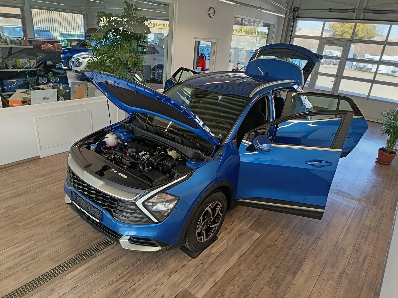 Kia Sportage 1.6 T-GDI DCT Vision*NAVI*LED*R-KAM*DAB - سيارة دفع رباعي: صور 2 Kia Sportage 1.6 T-GDI DCT Vision*NAVI*LED*R-KAM*DAB - سيارة دفع رباعي: صور 2