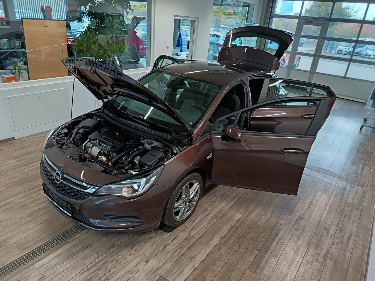 Opel Astra K Lim. 1,0 TURBO 77 kW*TEMP*KLIMA*PDC*SHZ* - سيدان: صور 2 Opel Astra K Lim. 1,0 TURBO 77 kW*TEMP*KLIMA*PDC*SHZ* - سيدان: صور 2