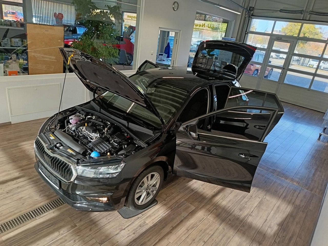 Skoda Fabia 130 Jahre 1,0 TSI*AHK-VORBER.*5J.GARANTIE* - سيدان: صور 2 Skoda Fabia 130 Jahre 1,0 TSI*AHK-VORBER.*5J.GARANTIE* - سيدان: صور 2