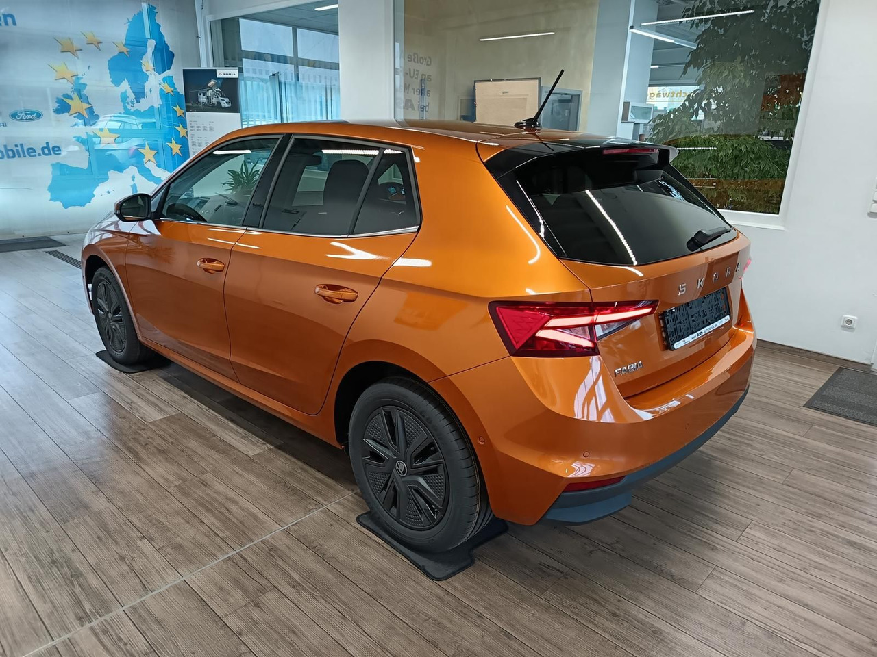 Skoda Fabia 130 Jahre 1,0 TSI*AHK-VORBER.*5J.GARANTIE* - سيدان: صور 4 Skoda Fabia 130 Jahre 1,0 TSI*AHK-VORBER.*5J.GARANTIE* - سيدان: صور 4