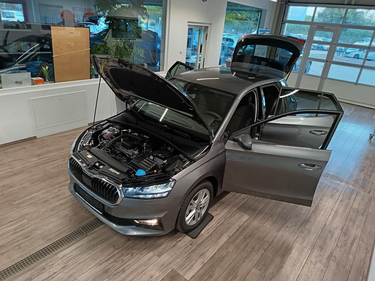 Skoda Fabia 30 Jahre DSG*VORBER.AHK*LED*R-KAM*TEMP*DAB - سيدان: صور 2 Skoda Fabia 30 Jahre DSG*VORBER.AHK*LED*R-KAM*TEMP*DAB - سيدان: صور 2