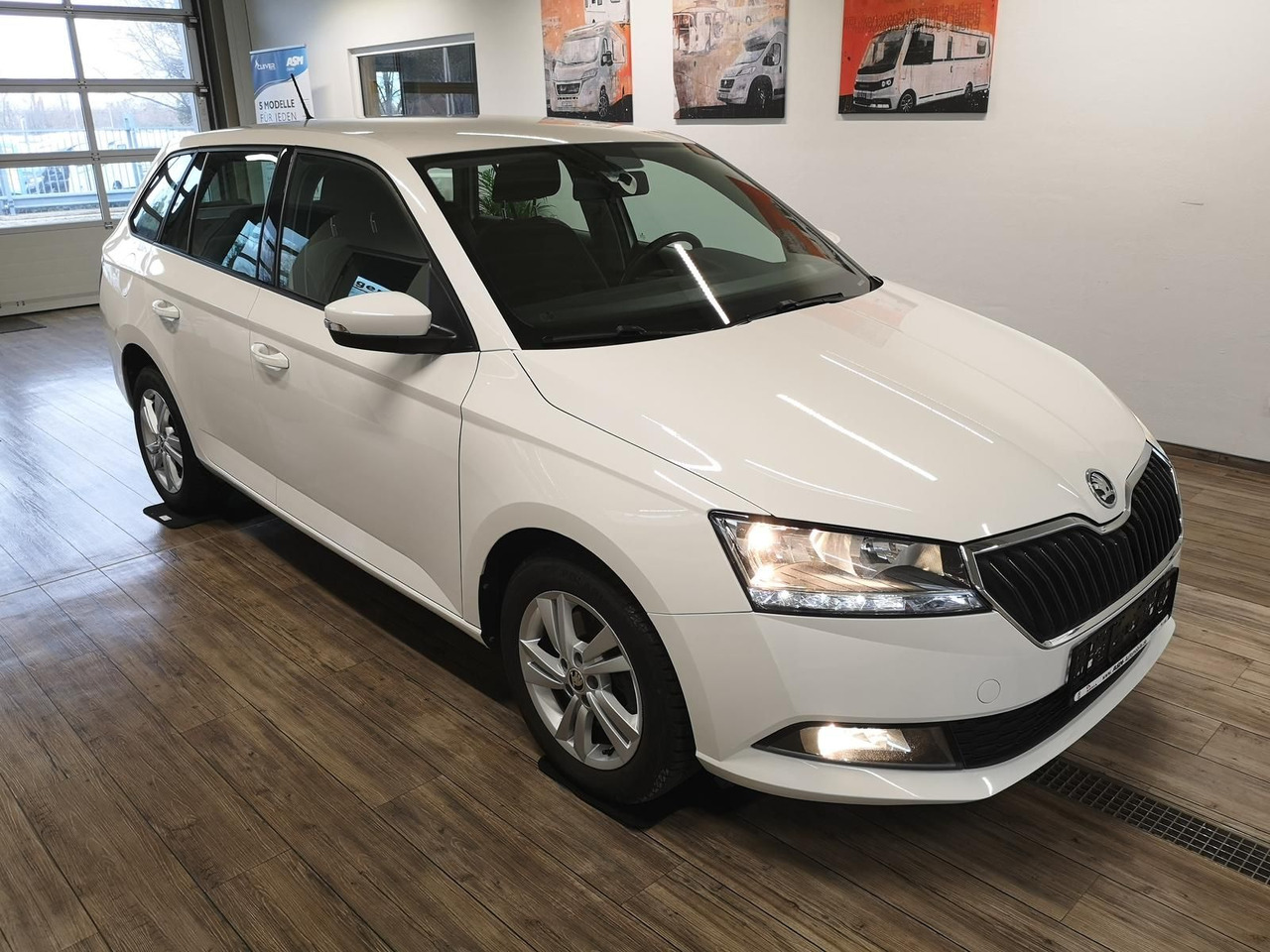 Skoda Fabia Combi Ambition 1.0TSI 81kW+R-KAM+PDC+KLIMA - سيارة: صور 2 Skoda Fabia Combi Ambition 1.0TSI 81kW+R-KAM+PDC+KLIMA - سيارة: صور 2
