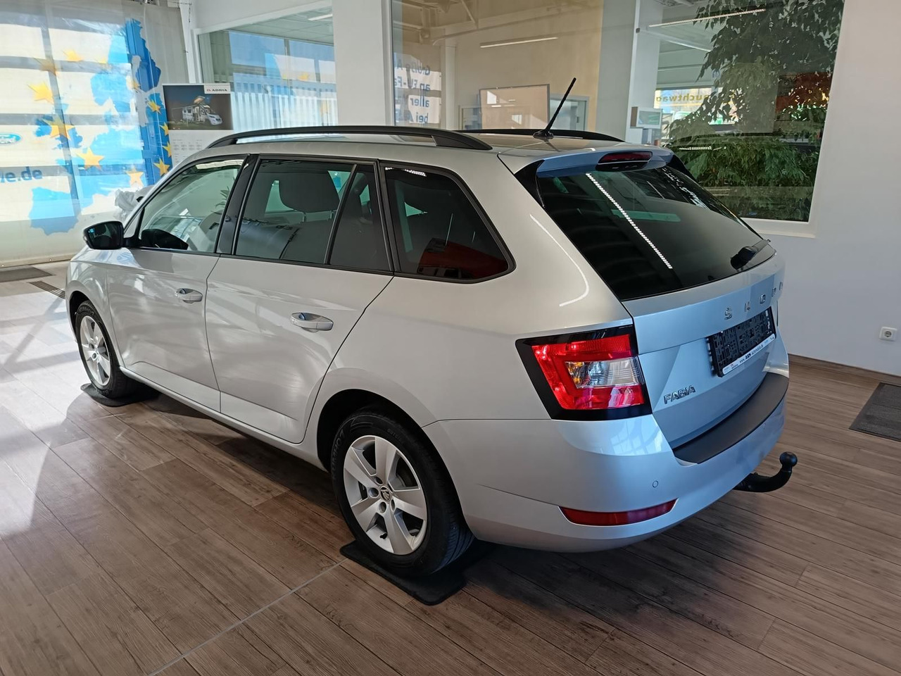 Skoda Fabia Combi Style 1.0 TSI*AHK*LED*R-KAM*PDC*SHZ* - سيارة ستيشن: صور 4 Skoda Fabia Combi Style 1.0 TSI*AHK*LED*R-KAM*PDC*SHZ* - سيارة ستيشن: صور 4