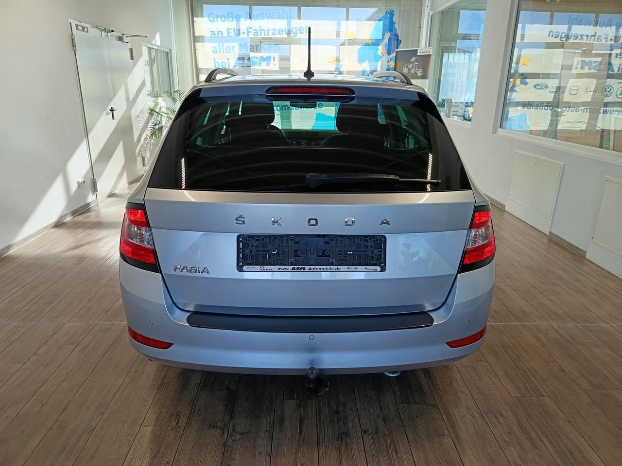 Skoda Fabia Combi Style 1.0 TSI*AHK*LED*R-KAM*PDC*SHZ* - سيارة ستيشن: صور 5 Skoda Fabia Combi Style 1.0 TSI*AHK*LED*R-KAM*PDC*SHZ* - سيارة ستيشن: صور 5