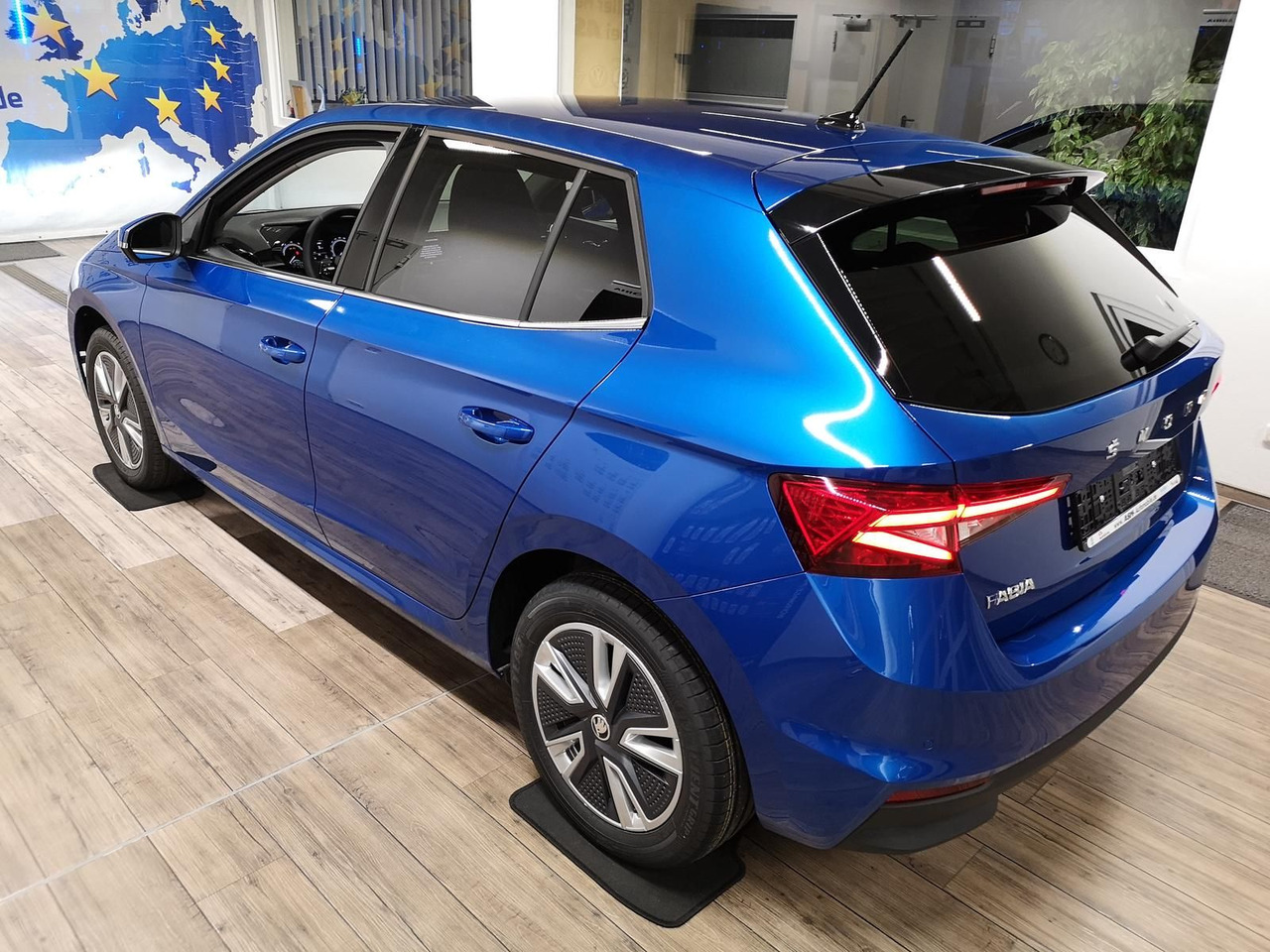 Skoda Fabia Style 1,0TSI 81 kW+R-KAM+2xPDC+LED+DAB+SHZ - سيدان: صور 3 Skoda Fabia Style 1,0TSI 81 kW+R-KAM+2xPDC+LED+DAB+SHZ - سيدان: صور 3
