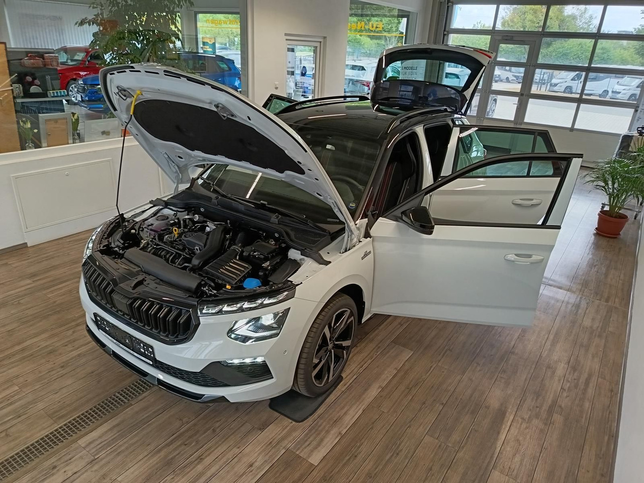 Skoda Kamiq Monte Carlo 1,5 TSI DSG*AHK*PANO*LED*ACC* - سيارة دفع رباعي: صور 2 Skoda Kamiq Monte Carlo 1,5 TSI DSG*AHK*PANO*LED*ACC* - سيارة دفع رباعي: صور 2