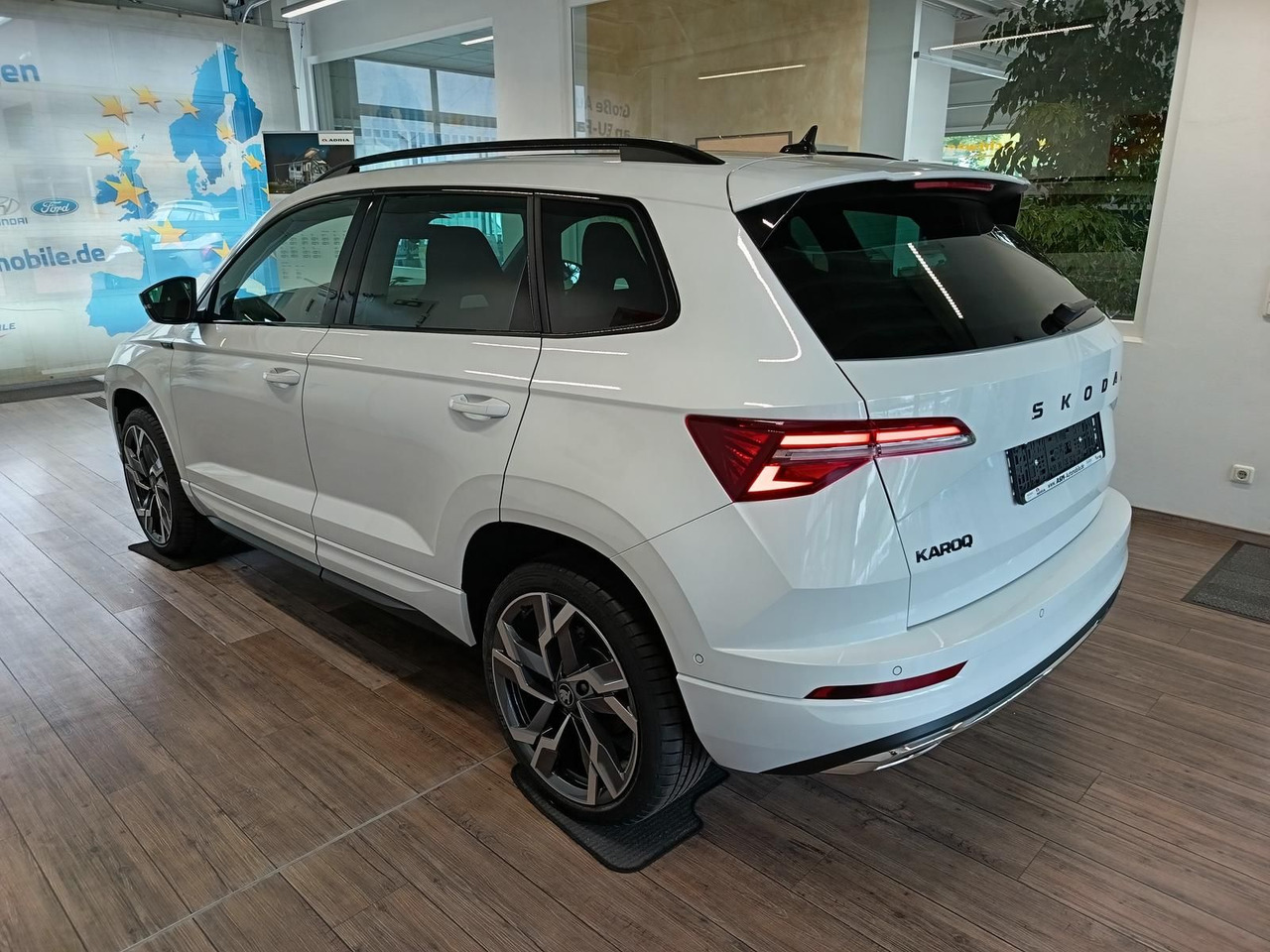 Skoda Karoq Sportline 1,5 TSI DSG*AHK*PSD*STD.HZG*NAVI - سيارة دفع رباعي: صور 4 Skoda Karoq Sportline 1,5 TSI DSG*AHK*PSD*STD.HZG*NAVI - سيارة دفع رباعي: صور 4