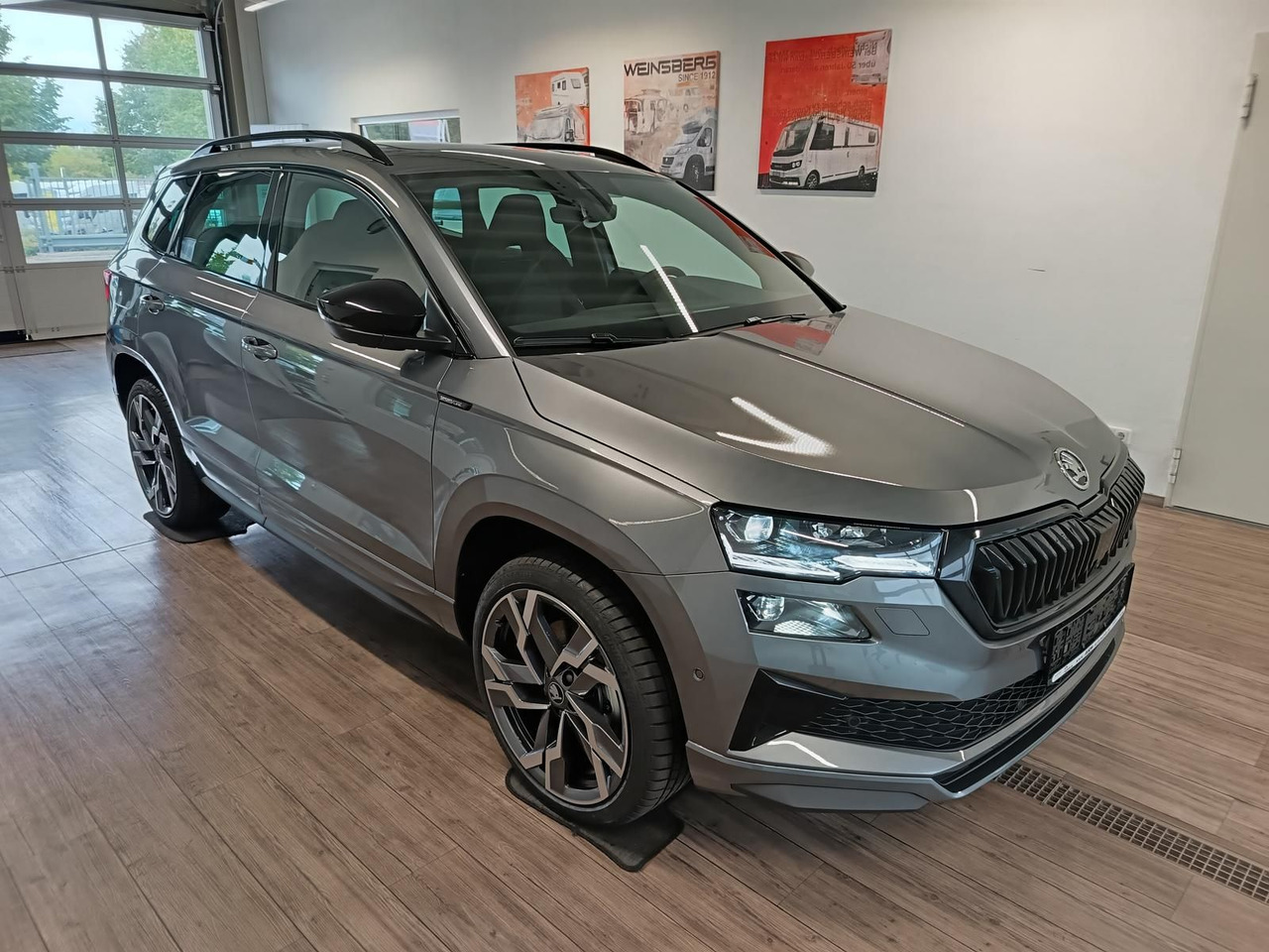 Skoda Karoq Sportline 1,5 TSI DSG*AHK*PSD*STD.HZG*NAVI - سيارة دفع رباعي: صور 3 Skoda Karoq Sportline 1,5 TSI DSG*AHK*PSD*STD.HZG*NAVI - سيارة دفع رباعي: صور 3