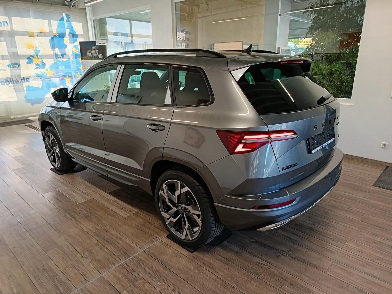 Skoda Karoq Sportline 2,0 TDI DSG 4x4*AHK*PSD*STD.HZG* - سيارة دفع رباعي: صور 4 Skoda Karoq Sportline 2,0 TDI DSG 4x4*AHK*PSD*STD.HZG* - سيارة دفع رباعي: صور 4
