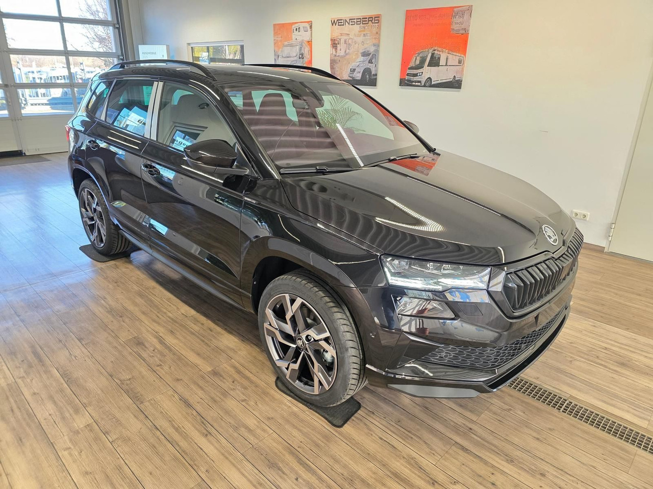 Skoda Karoq Sportline 2,0TDI DSG 4x4*PSD*AHK*360°*NAVI - سيارة دفع رباعي: صور 3 Skoda Karoq Sportline 2,0TDI DSG 4x4*PSD*AHK*360°*NAVI - سيارة دفع رباعي: صور 3