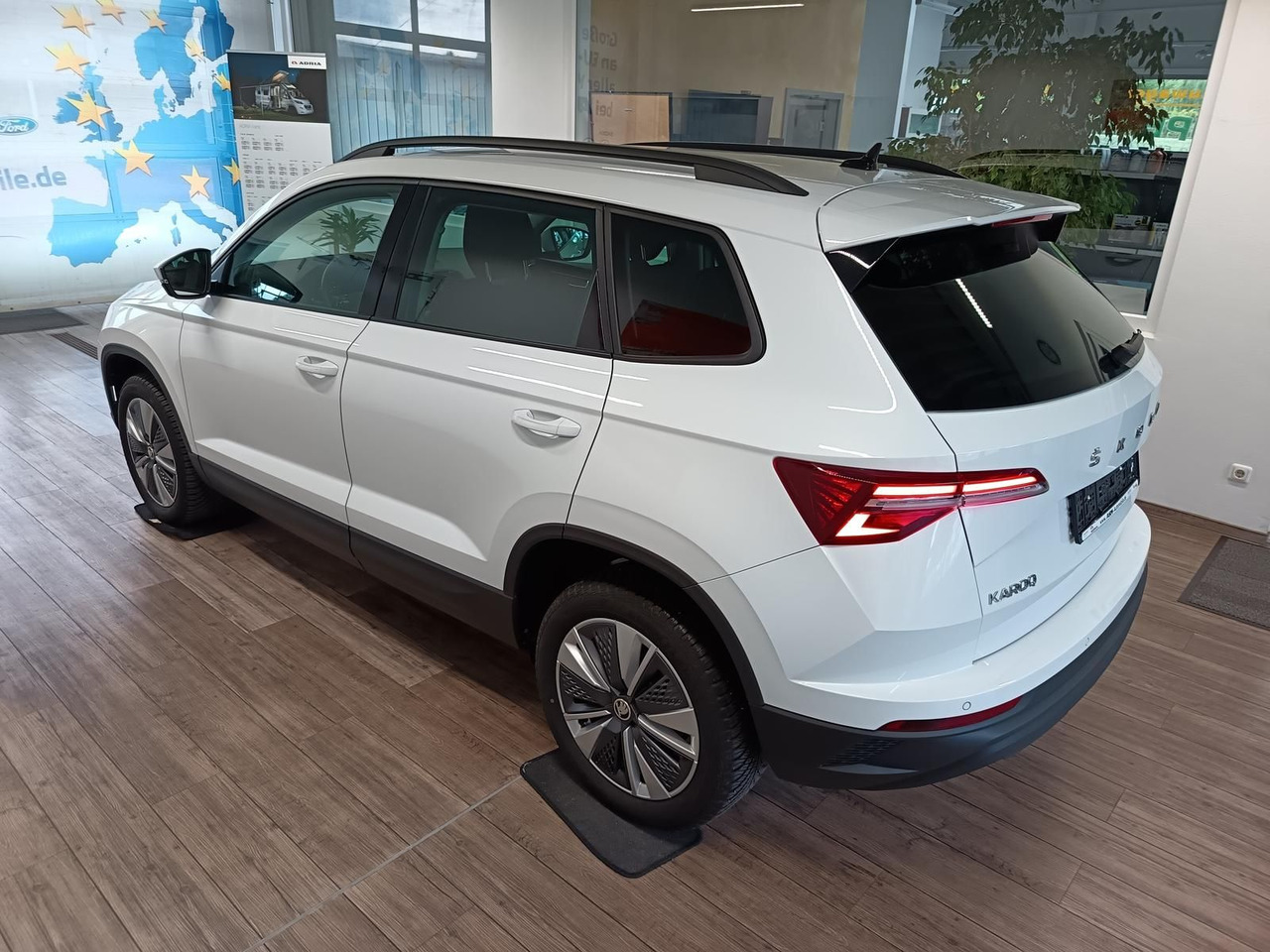 Skoda Karoq Style 1,5TSI DSG*AHK-VORBER*NAVI*LED*R-KAM - سيارة دفع رباعي: صور 4 Skoda Karoq Style 1,5TSI DSG*AHK-VORBER*NAVI*LED*R-KAM - سيارة دفع رباعي: صور 4