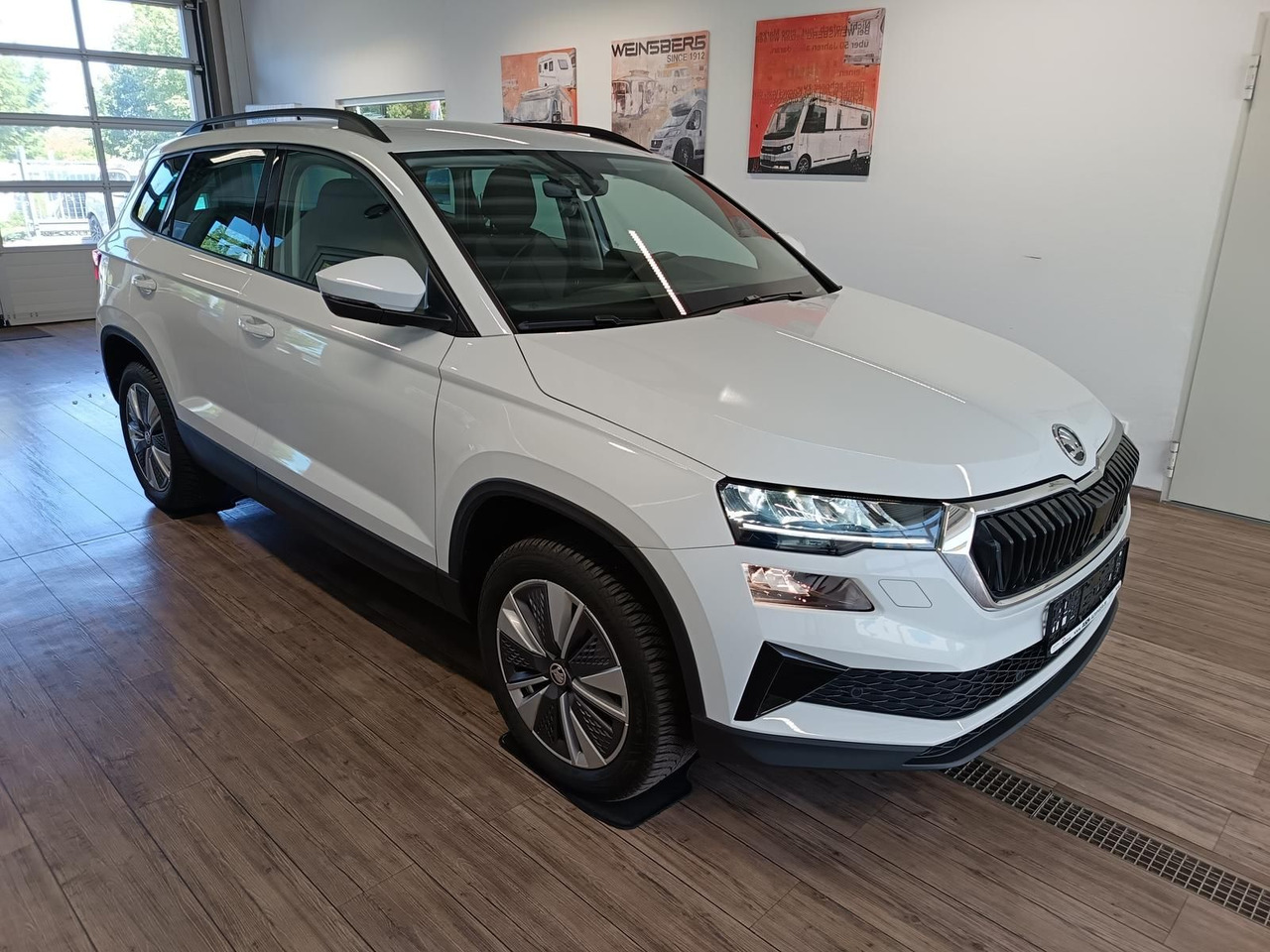 Skoda Karoq Style 1,5TSI DSG*AHK-VORBER*NAVI*LED*R-KAM - سيارة دفع رباعي: صور 3 Skoda Karoq Style 1,5TSI DSG*AHK-VORBER*NAVI*LED*R-KAM - سيارة دفع رباعي: صور 3