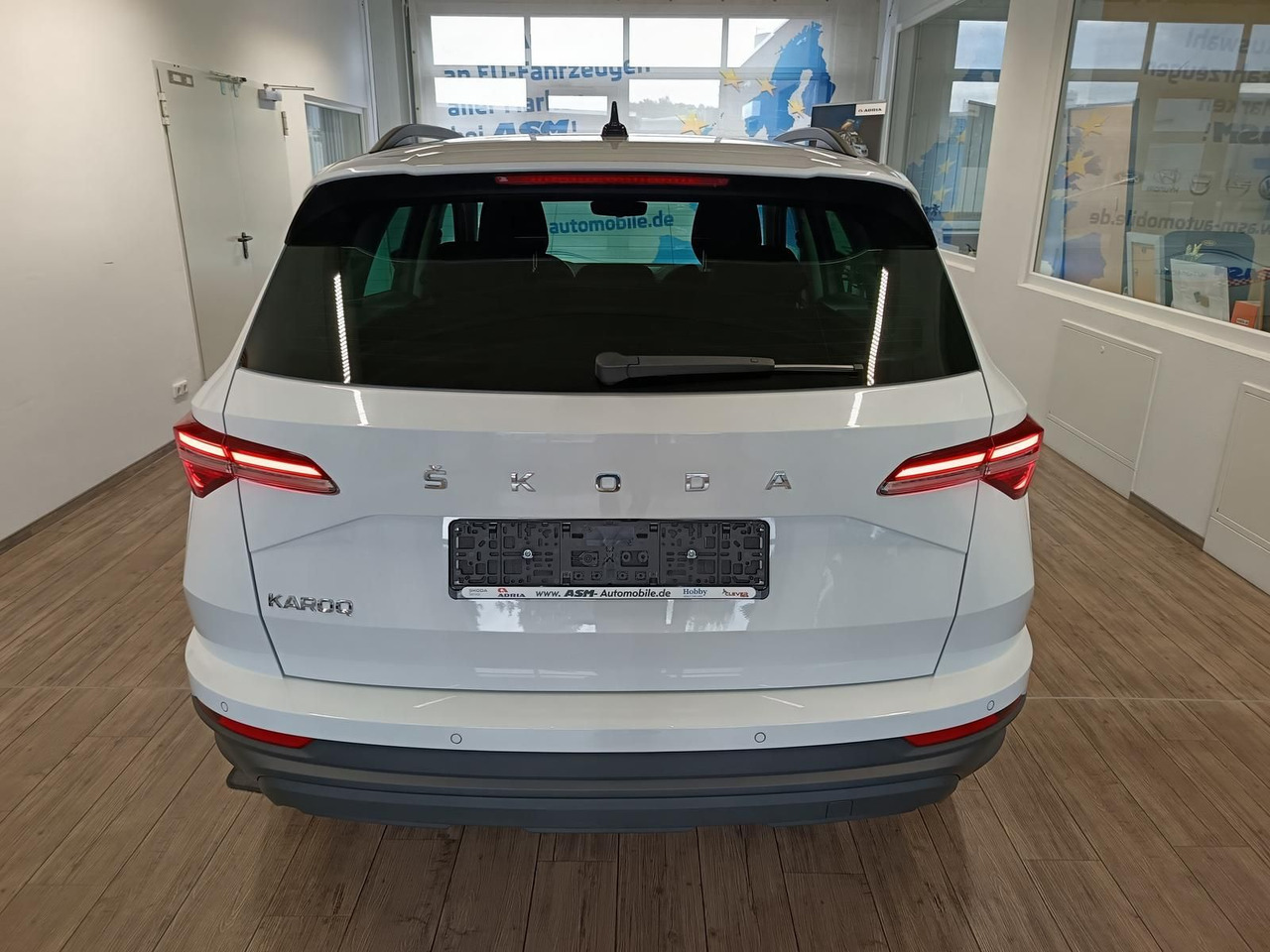 Skoda Karoq Style 1,5TSI DSG*AHK-VORBER*NAVI*LED*R-KAM - سيارة دفع رباعي: صور 5 Skoda Karoq Style 1,5TSI DSG*AHK-VORBER*NAVI*LED*R-KAM - سيارة دفع رباعي: صور 5