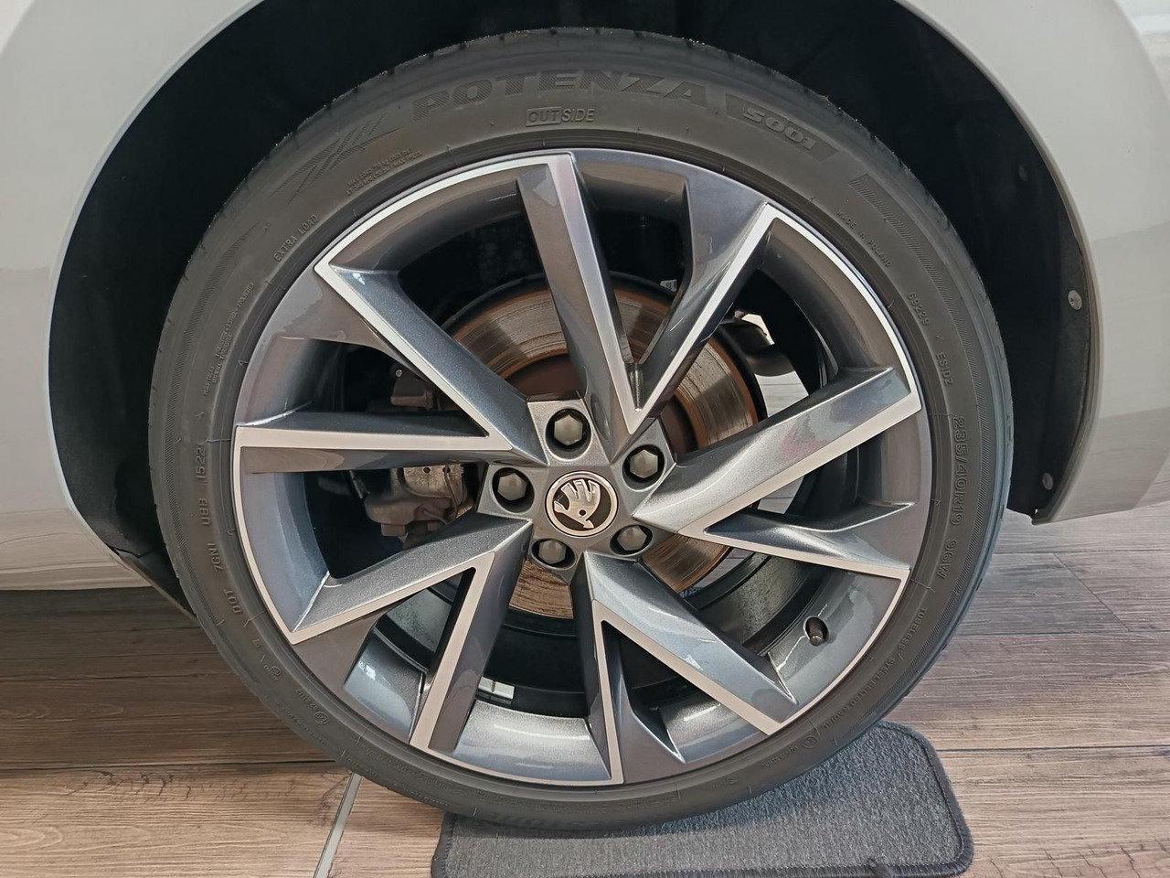 سيارة Skoda Superb Combi Sportline 2.0TSI DSG4x4*AHK*DCC*ACC: صور 23