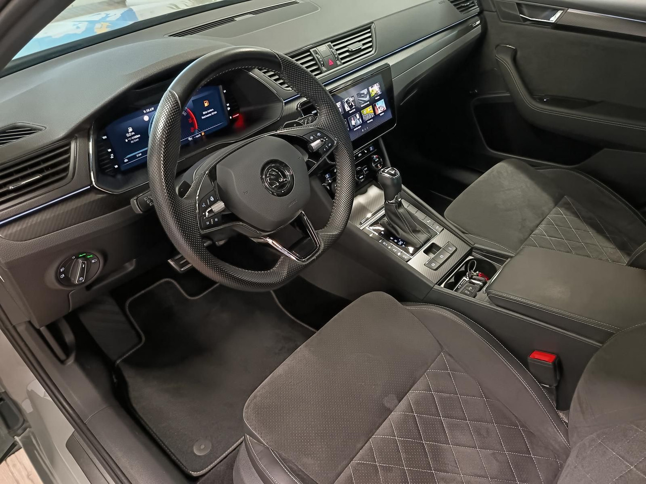 سيارة Skoda Superb Combi Sportline 2.0TSI DSG4x4*AHK*DCC*ACC: صور 21