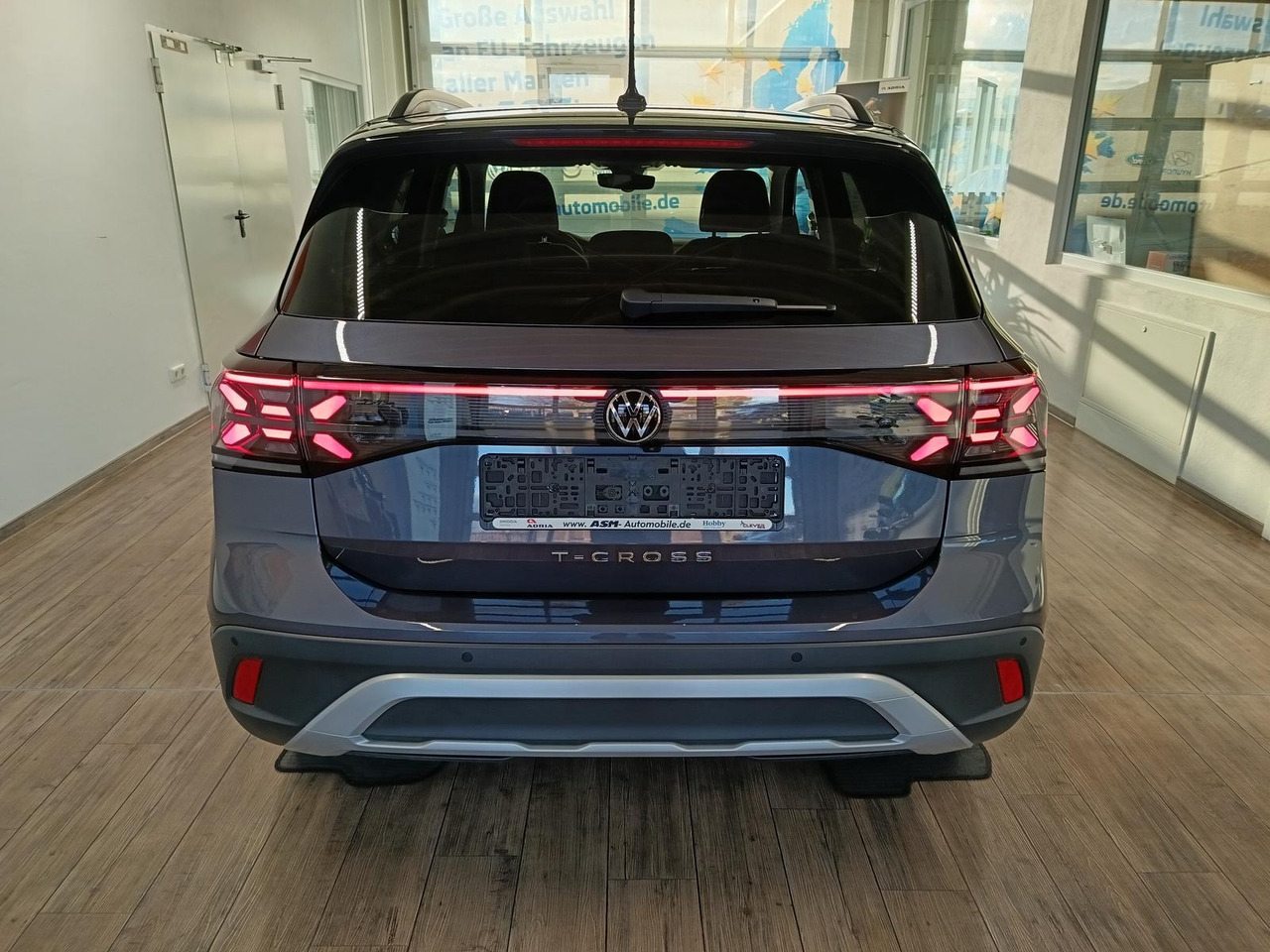Volkswagen T-Cross Life 1.5 TSI DSG*AHK*MATRIX LED*ACC*SHZ* - سيارة دفع رباعي: صور 5 Volkswagen T-Cross Life 1.5 TSI DSG*AHK*MATRIX LED*ACC*SHZ* - سيارة دفع رباعي: صور 5