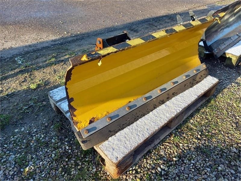 GMR FS1300L Med A-ramme kat. 0 eller Stiga Titan ophæn - كاسحة ثلوج - الآلات والماكينات الزراعية: صور 1 GMR FS1300L Med A-ramme kat. 0 eller Stiga Titan ophæn - كاسحة ثلوج - الآلات والماكينات الزراعية: صور 1