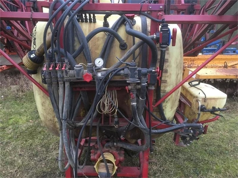 Hardi LHY 1000 / 16/361 Incl. fronttank - آلة الرش المقطورة: صور 4 Hardi LHY 1000 / 16/361 Incl. fronttank - آلة الرش المقطورة: صور 4