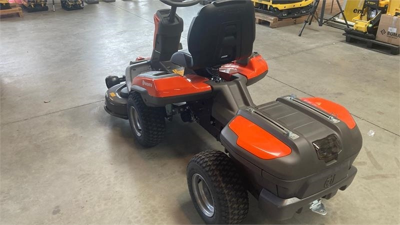 Husqvarna R200IX AWD Elektrisk - جزازة المروج: صور 4 Husqvarna R200IX AWD Elektrisk - جزازة المروج: صور 4