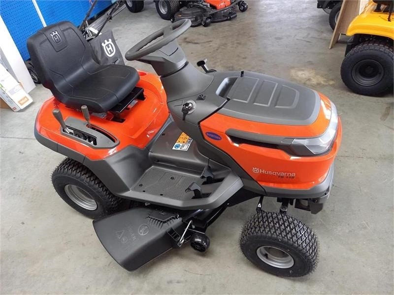 Husqvarna TS 112 - جرارات البلدية: صور 3 Husqvarna TS 112 - جرارات البلدية: صور 3