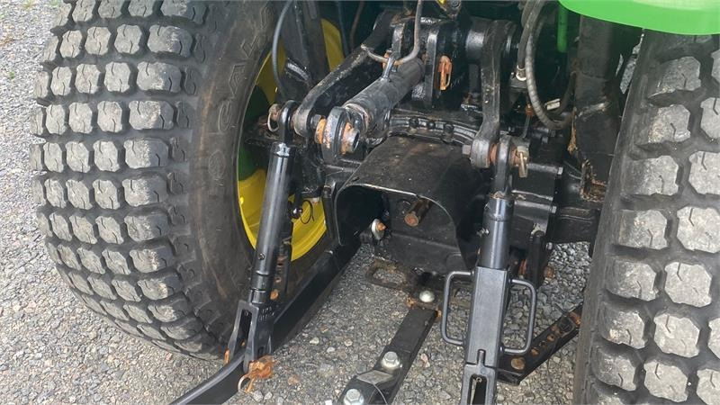 John Deere 3033 R - جرارات البلدية: صور 5 John Deere 3033 R - جرارات البلدية: صور 5