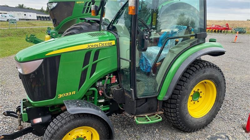 John Deere 3033 R - جرارات البلدية: صور 1 John Deere 3033 R - جرارات البلدية: صور 1