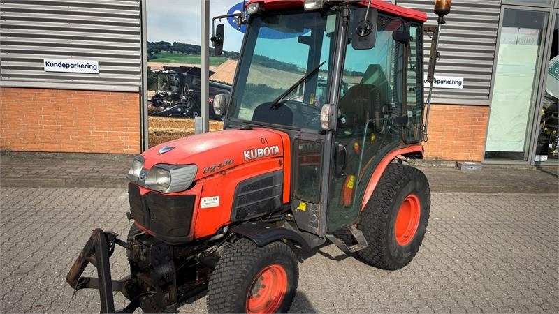 Kubota B2530 HST B2530 - جرارات البلدية: صور 1 Kubota B2530 HST B2530 - جرارات البلدية: صور 1