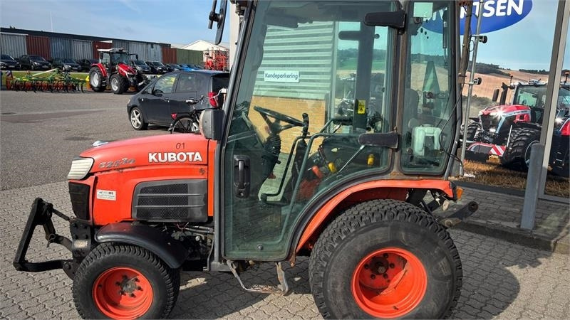 Kubota B2530 HST B2530 - جرارات البلدية: صور 3 Kubota B2530 HST B2530 - جرارات البلدية: صور 3
