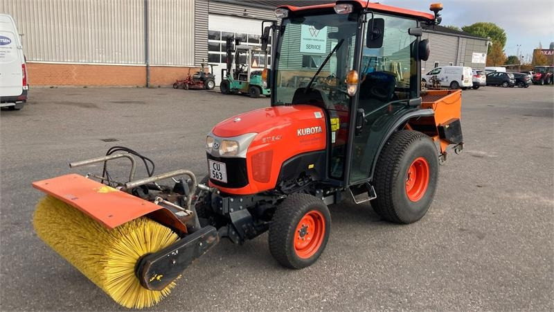 Kubota ST341 inkl. 150 cm kost og udlægger - جرارات البلدية: صور 1 Kubota ST341 inkl. 150 cm kost og udlægger - جرارات البلدية: صور 1