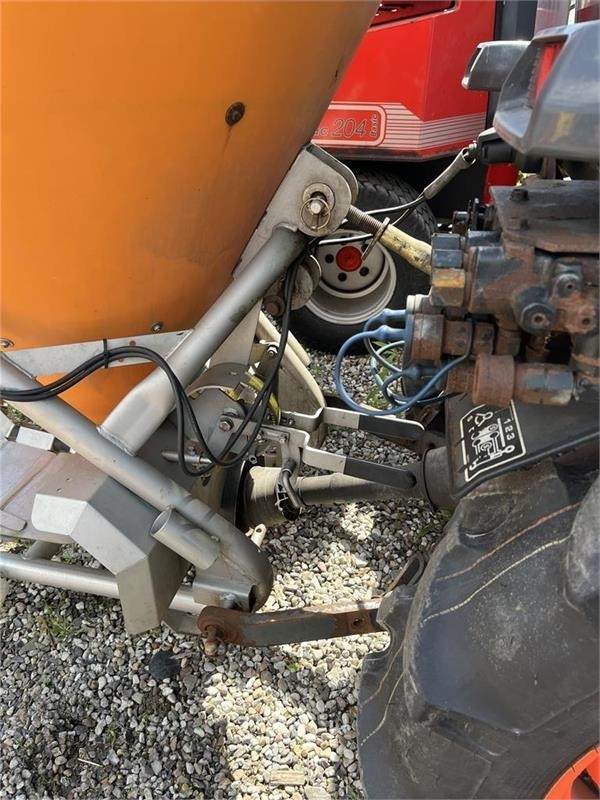 Kubota STW37 Kun 1144 timer STW37 - جرارات البلدية: صور 5 Kubota STW37 Kun 1144 timer STW37 - جرارات البلدية: صور 5
