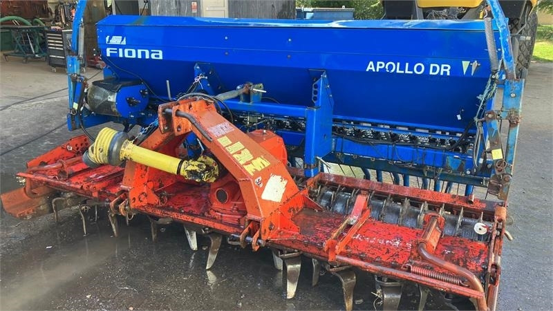 Kuhn HR 3001 M med Fiona Apollo - الة بذر: صور 1 Kuhn HR 3001 M med Fiona Apollo - الة بذر: صور 1