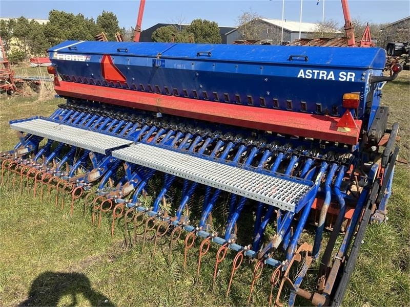 Kuhn HR 4002 Med Fiona Astra SR - الة بذر: صور 3 Kuhn HR 4002 Med Fiona Astra SR - الة بذر: صور 3