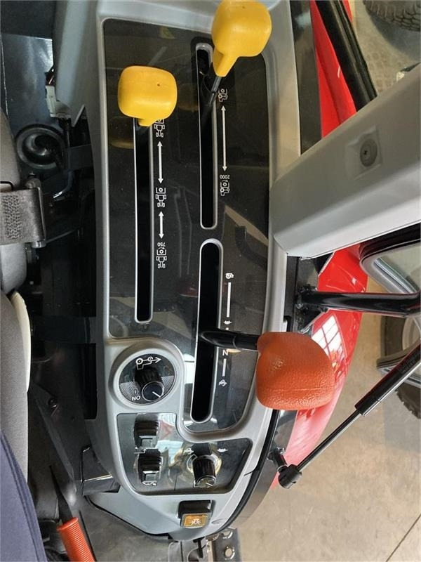 تأجير Massey Ferguson 1740 HC  Massey Ferguson 1740 HC: صور 14