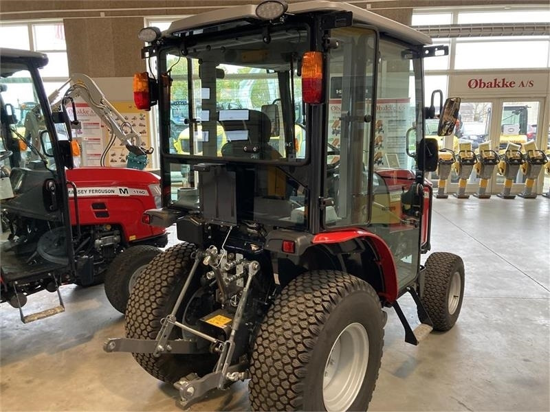 Massey Ferguson 1740 HC - جرارات البلدية: صور 3 Massey Ferguson 1740 HC - جرارات البلدية: صور 3