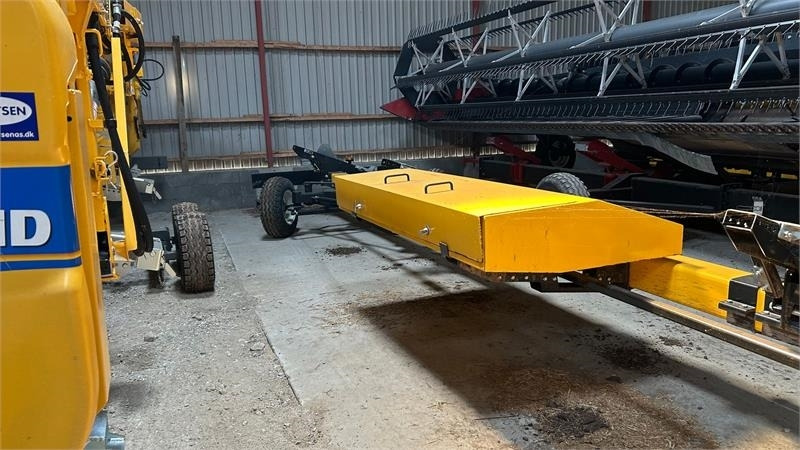 New Holland 4 hjulet skærebordsvogn - المقطورة الزراعية: صور 2 New Holland 4 hjulet skærebordsvogn - المقطورة الزراعية: صور 2