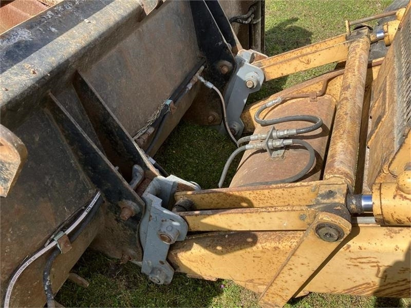 New Holland 675D - حفار متعدد الاستخدام: صور 5 New Holland 675D - حفار متعدد الاستخدام: صور 5