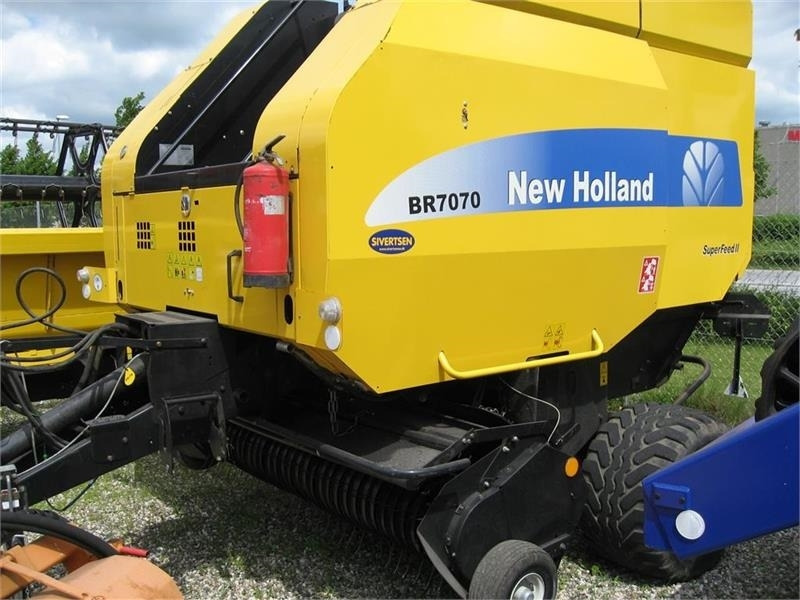 New Holland BR7070 med SUPER FEED - مكبس القش الدائري: صور 1 New Holland BR7070 med SUPER FEED - مكبس القش الدائري: صور 1